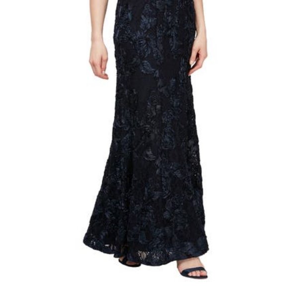 🌟SLNY || Sweetheart Neck Soutache Lace Gown - Picture 2 of 16